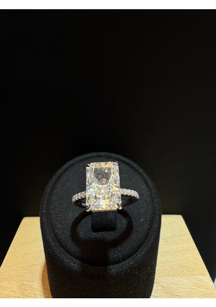 Ice Cut Büyük Beyaz Taşlı Kadın Gümüş Yüzük