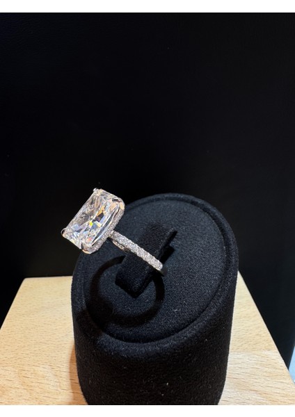 Ice Cut Büyük Beyaz Taşlı Kadın Gümüş Yüzük fiyatları