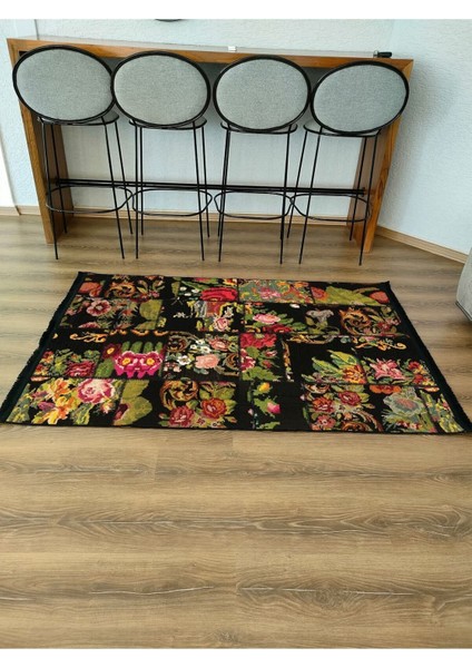 Mars Serisi Otantik Çiçekli Patchwork Desen Kaymaz Taban Şönil Halı fırsatları