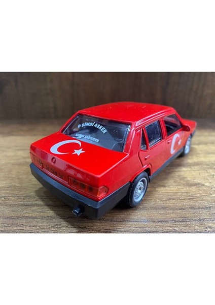 Tofaş Şahin 1/32 Ölçek Metal Araba Kırmızı Türk Bayraklı Oyuncak Tofaş Şahin Doğan Araba modelleri