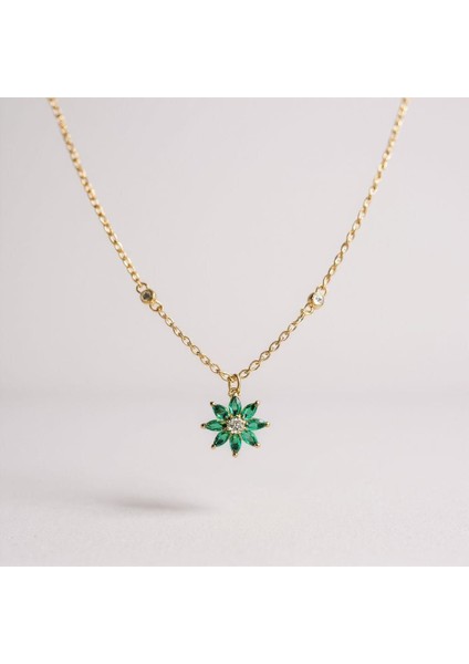 925 Ayar Gümüş Lotus Çiçeği Figürlü Zümrüt Taşlı Hediyelik Kutulu Kolye