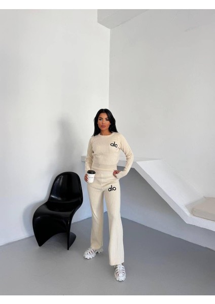 Bayan Çift Ipli Bisiklet Yaka Çizgi Desenli Triko Eşofman Takımı