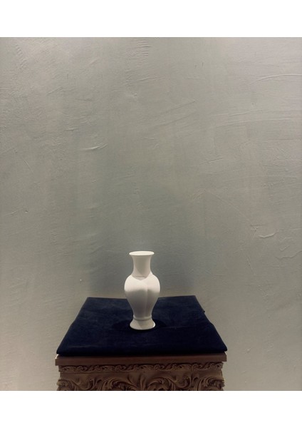 Klasik Siluet Seramik Vazo – 19 cm Dekorati ve Ev Aksesuarı