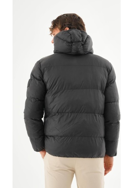 Erkek Regular Fit Astarlı Çok Cepli Kapuşonu Çıkan Rahat Mont