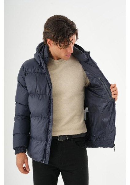 Erkek Regular Fit Astarlı Çok Cepli Kapuşonu Çıkan Rahat Mont