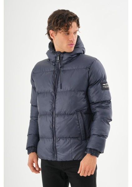 Erkek Regular Fit Astarlı Çok Cepli Kapuşonu Çıkan Rahat Mont