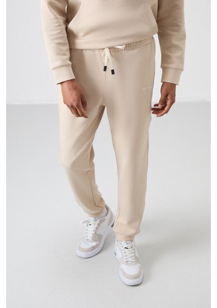 Bej Pamuklu Kalın Yumuşak Dokulu Comfort Fit Nakışlı Erkek Eşofman Takım - 85255