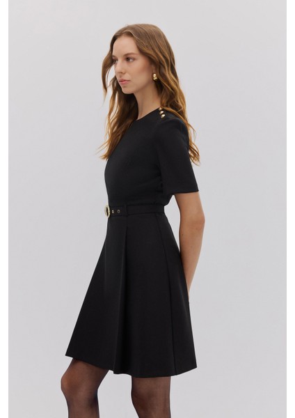 Omzu Düğme Detaylı Kemerli Mini Elbise fiyatları