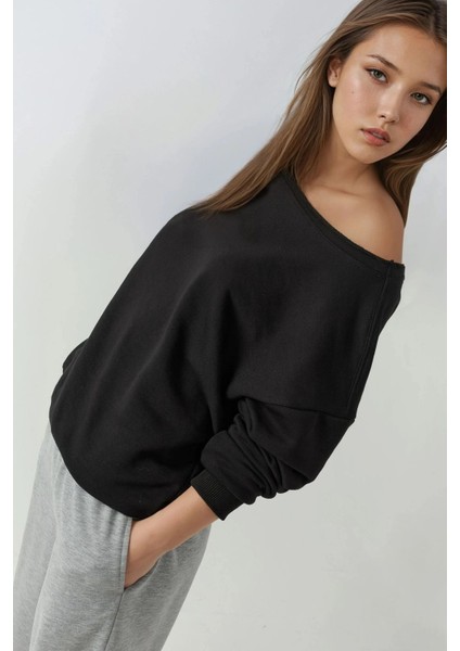 Kadın Kayık Yaka Rahat Kesim Sweatshirt Siyah