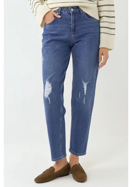 Kadın Yırtık Detaylı Slim Fit Kot Pantolon Orta Mavi Denim