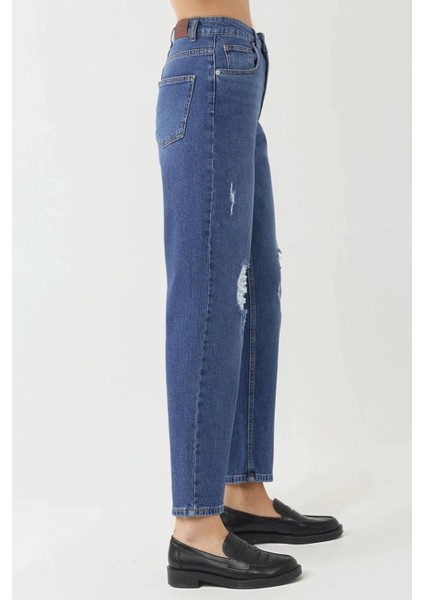 Kadın Yırtık Detaylı Slim Fit Kot Pantolon Orta Mavi Denim modelleri