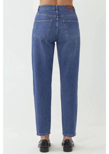 Kadın Yırtık Detaylı Slim Fit Kot Pantolon Orta Mavi Denim fırsatları