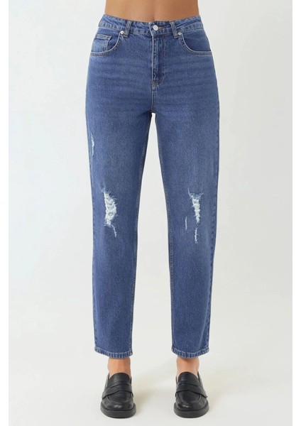 Kadın Yırtık Detaylı Slim Fit Kot Pantolon Orta Mavi Denim