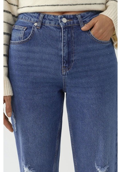 Kadın Yırtık Detaylı Slim Fit Kot Pantolon Orta Mavi Denim