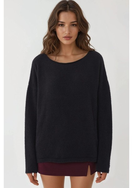 Kadın Yumuşak Dokulu Kayık Yaka Triko Kazak Siyah