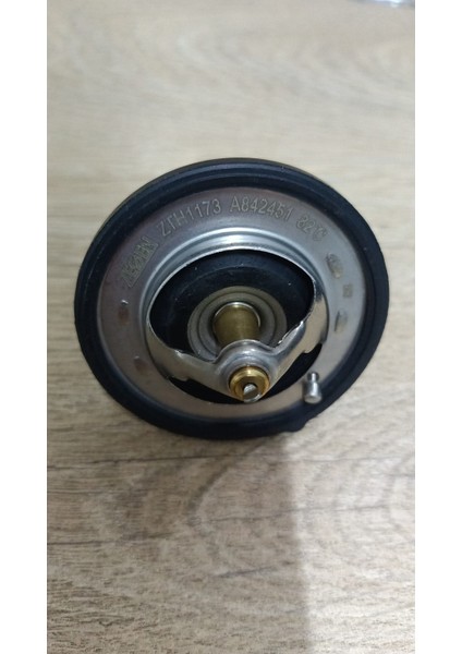 ZTH1173 25500-23010 Termostat 82 C Accent Iı - Elantra 1.5i - 1.6i 2000-2007/ Getz 1.4i - 1.5 Crdı - 1.6i 2002-2008/ Santa Fe 2.2 Crdı 2006-2012/ IX35 2.0i 16V 2010-/ Cerato - Rıo Iı 1.4 | modelleri