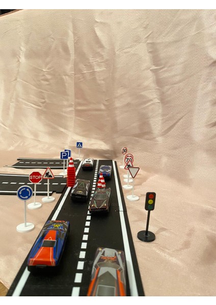 Mini Trafik Eğitim Seti Asfalt - Trafik Levhaları - Duba Çocuk Eğitici Seti Sürpriz Araba Hediyeli