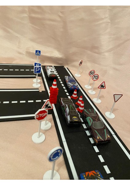 Mini Trafik Eğitim Seti Asfalt - Trafik Levhaları - Duba Çocuk Eğitici Seti Sürpriz Araba Hediyeli