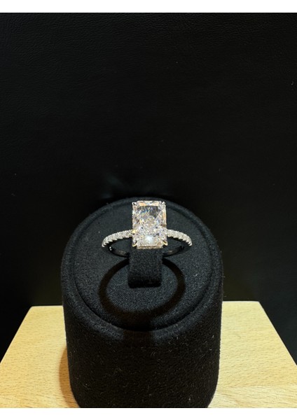 Ice Cut Küçük Beyaz Taşlı Kadın Gümüş Yüzük