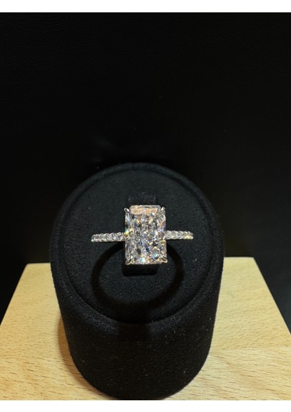 Ice Cut Küçük Beyaz Taşlı Kadın Gümüş Yüzük fiyatları