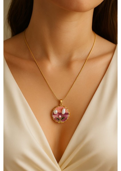 Pembe Mineli Inci Çiçekli Işlemeli Kadın Kolye fiyatları