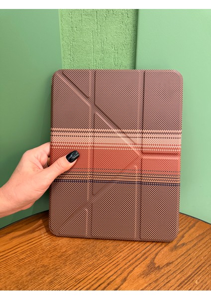 iPad 11 A16 2025 10. Nesil 10.9 Kılıf Retro Kahve Geometrik Desenli Kalem Bölmeli Şeffaf Arka Akıllı Kapak fırsatları