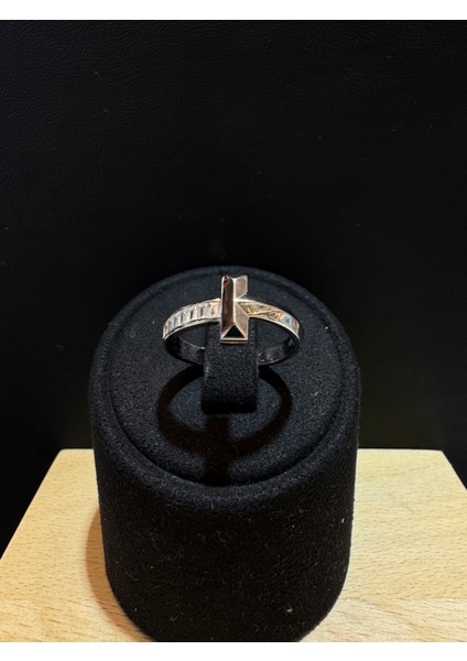 Ithal Tek Tarafı Baget Taşlı Trend Kadın Gümüş Yüzük