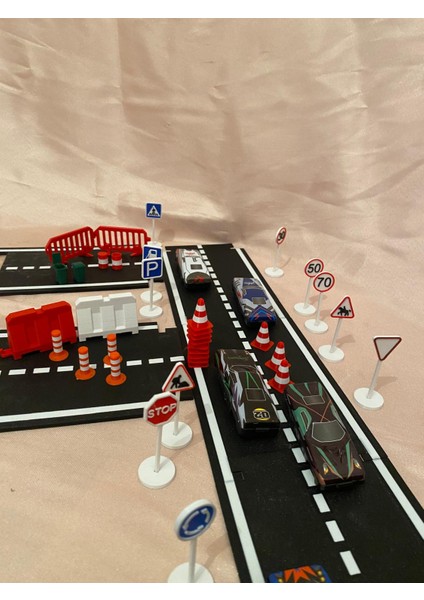 Mini Trafik Eğitim Seti Yol & Trafik Levhaları Dubalar Çocuk Eğitici Set Sürpriz Araba Hediyeli modelleri