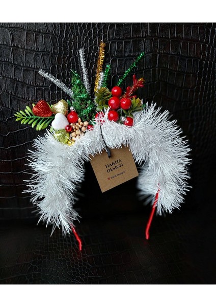 Parlak Gümüş Yılbaşı Süsü ve Parti Tacı, Renkli Dekorasyonlar