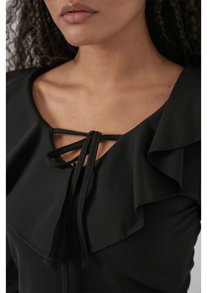 Kadın Bdart Fırfırlı V Yaka Kısa Bluz Siyah indirimleri