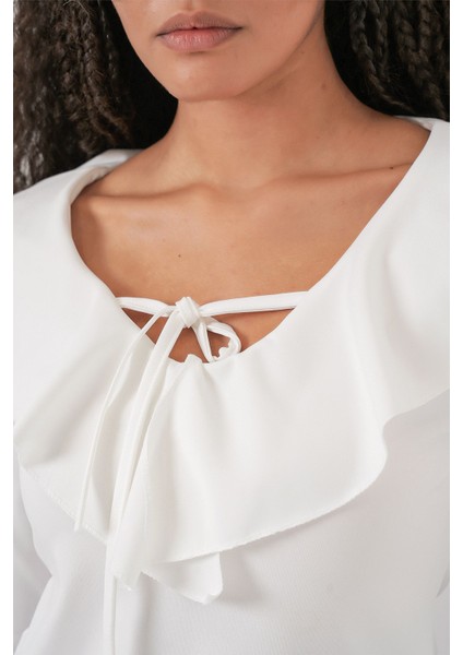 Kadın Bdart Fırfırlı V Yaka Kısa Bluz Beyaz indirimleri