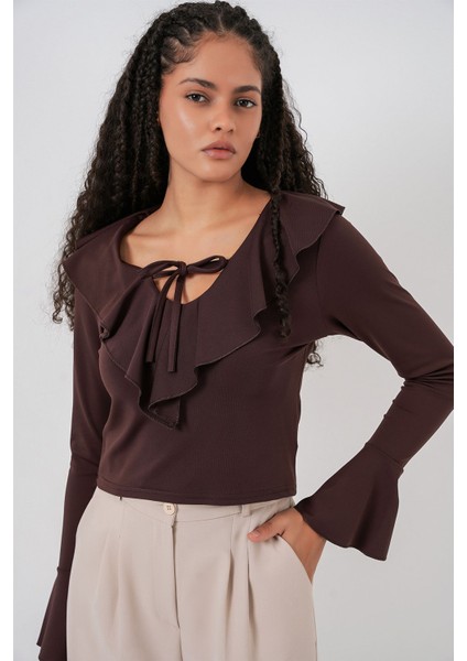 Kadın Bdart Fırfırlı V Yaka Kısa Bluz Mocha Kahvesi modelleri