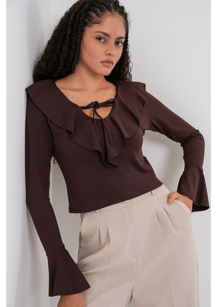 Kadın Bdart Fırfırlı V Yaka Kısa Bluz Mocha Kahvesi indirimleri