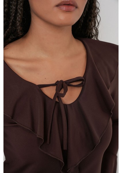 Kadın Bdart Fırfırlı V Yaka Kısa Bluz Mocha Kahvesi