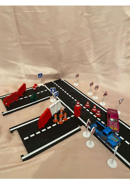 Mini Trafik Eğitim Seti Yol & Trafik Levhaları Duba Çocuk Eğitici Set Sürpriz Araba Hediyeli modelleri