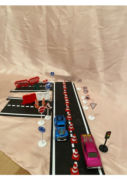 Mini Trafik Eğitim Seti Yol & Trafik Levhaları Duba Çocuk Eğitici Set Sürpriz Araba Hediyeli