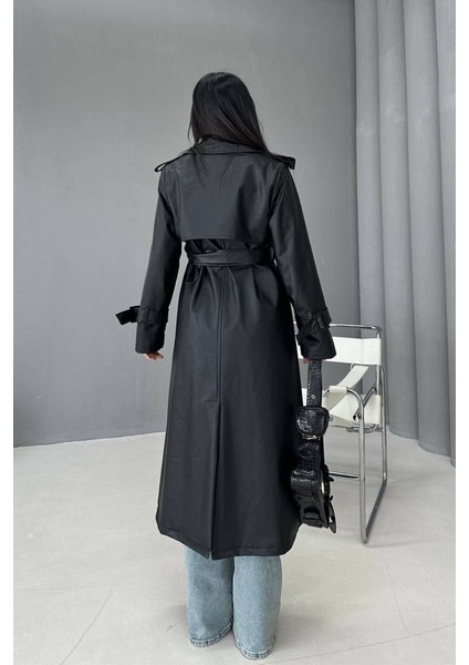 Kadın Trençkot Uzun Suni Deri Kemerli Düğmeli Cepli Yırtmaçlı Kruvaze Yaka Trençkot