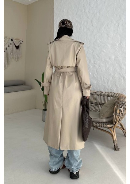 Kadın Trençkot Uzun Suni Deri Kemerli Düğmeli Cepli Yırtmaçlı Kruvaze Yaka Trençkot