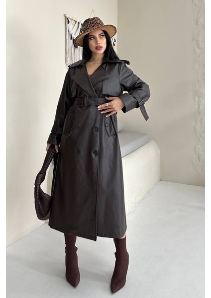 Kadın Trençkot Uzun Suni Deri Kemerli Düğmeli Cepli Yırtmaçlı Kruvaze Yaka Trençkot