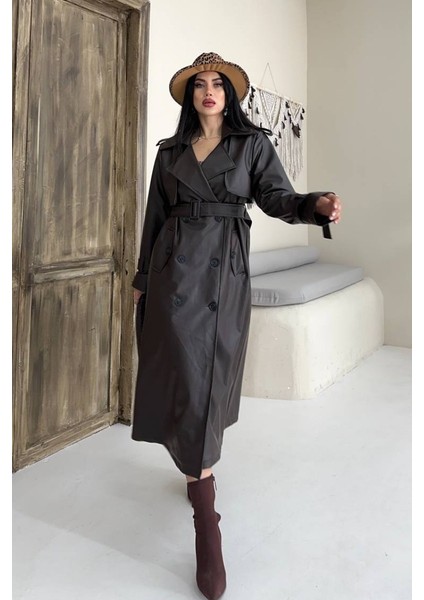 Kadın Trençkot Uzun Suni Deri Kemerli Düğmeli Cepli Yırtmaçlı Kruvaze Yaka Trençkot modelleri