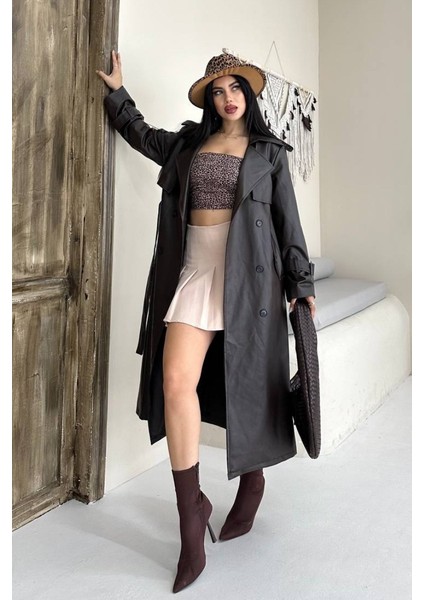 Kadın Trençkot Uzun Suni Deri Kemerli Düğmeli Cepli Yırtmaçlı Kruvaze Yaka Trençkot fırsatları