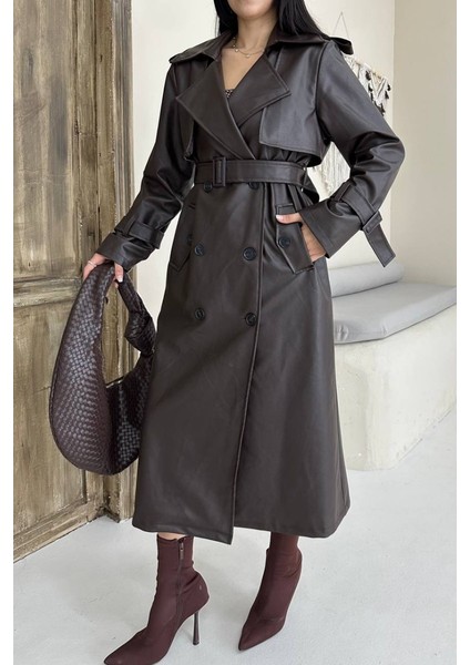 Kadın Trençkot Uzun Suni Deri Kemerli Düğmeli Cepli Yırtmaçlı Kruvaze Yaka Trençkot