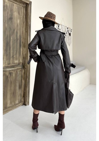 Kadın Trençkot Uzun Suni Deri Kemerli Düğmeli Cepli Yırtmaçlı Kruvaze Yaka Trençkot