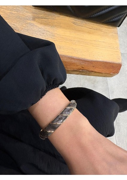 Özel Seri Şerit Desen Kahverengi Mineli Gold Kelepçe