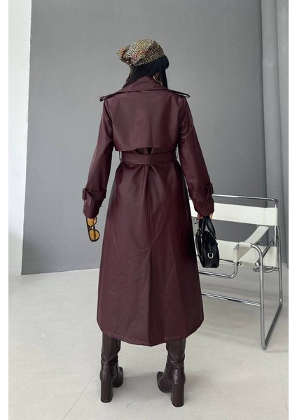 Kadın Trençkot Uzun Suni Deri Kemerli Düğmeli Cepli Yırtmaçlı Kruvaze Yaka Trençkot