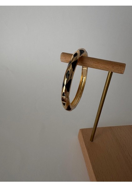 Özel Seri Üçgen Desen Siyah Mineli Gold Kelepçe