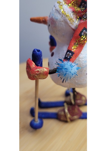 El Yapımı Mavi Kardan Adam Yılbaşı Süsü, Sevimli ve Şık Dekorasyon Seçeneği