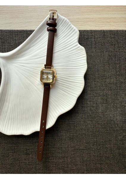 Retro Minimal Deri Kordon Vintage Kadın Kol Saati Minik Kare fiyatları