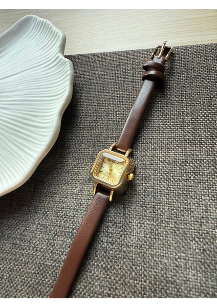 Retro Minimal Deri Kordon Vintage Kadın Kol Saati Minik Kare fırsatları