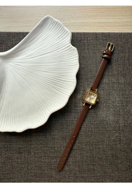 Retro Minimal Deri Kordon Vintage Kadın Kol Saati Minik Kare